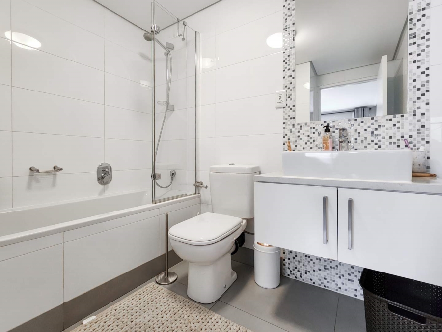 2 Bedroom Property for Sale in Vredehoek Western Cape